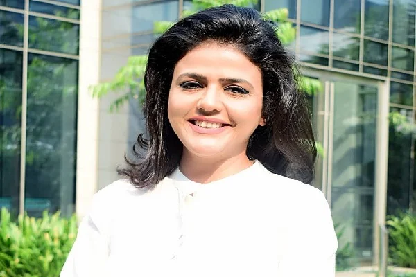 Top Female News Anchors in India: Careers, Net Worth & More: Sweta Singh